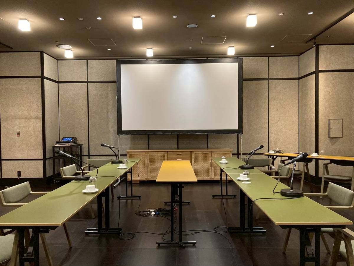 整えられた会議室