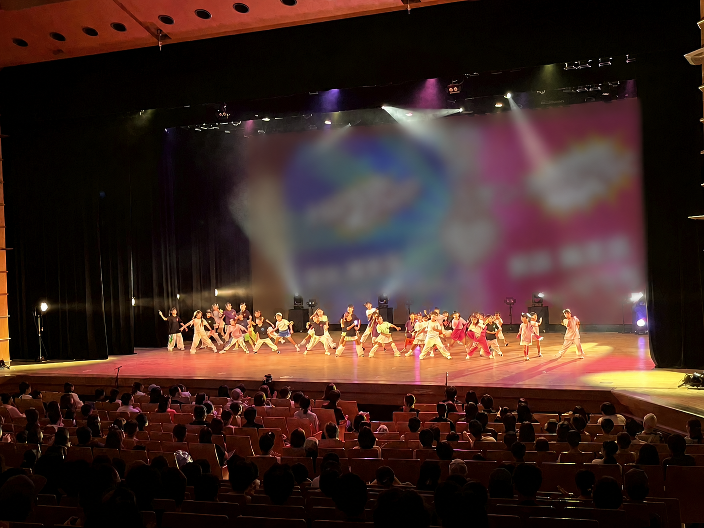 ライブイベントのステージ